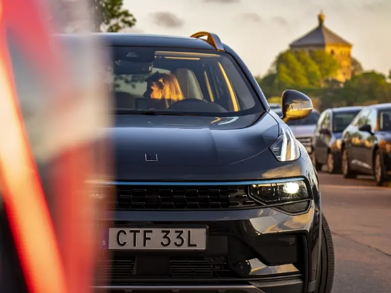 Încărcare Lynk & Co 01